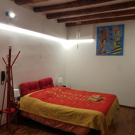Appartement Monolocale Sui Tetti Di Bologna - Via Indipendenza Extérieur photo