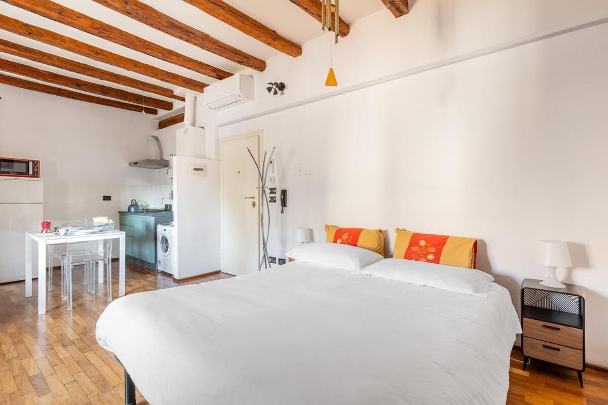 Appartement Monolocale Sui Tetti Di Bologna - Via Indipendenza Extérieur photo
