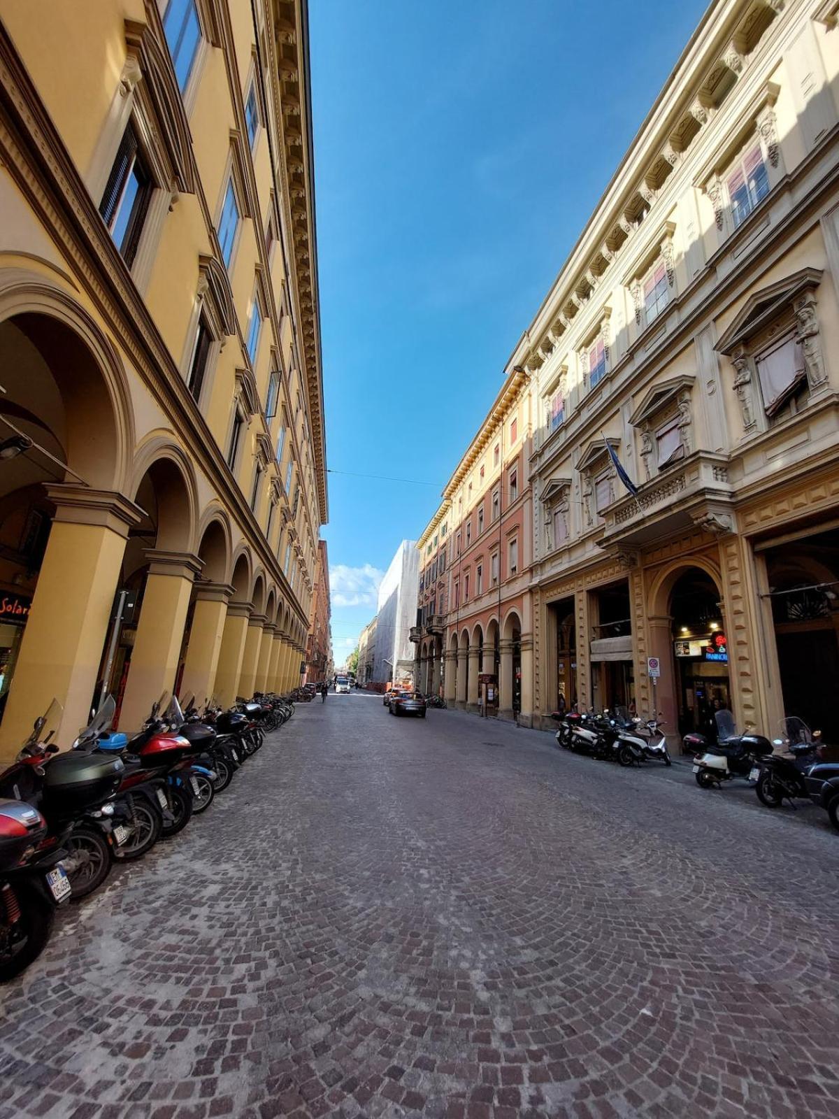 Appartement Monolocale Sui Tetti Di Bologna - Via Indipendenza Extérieur photo