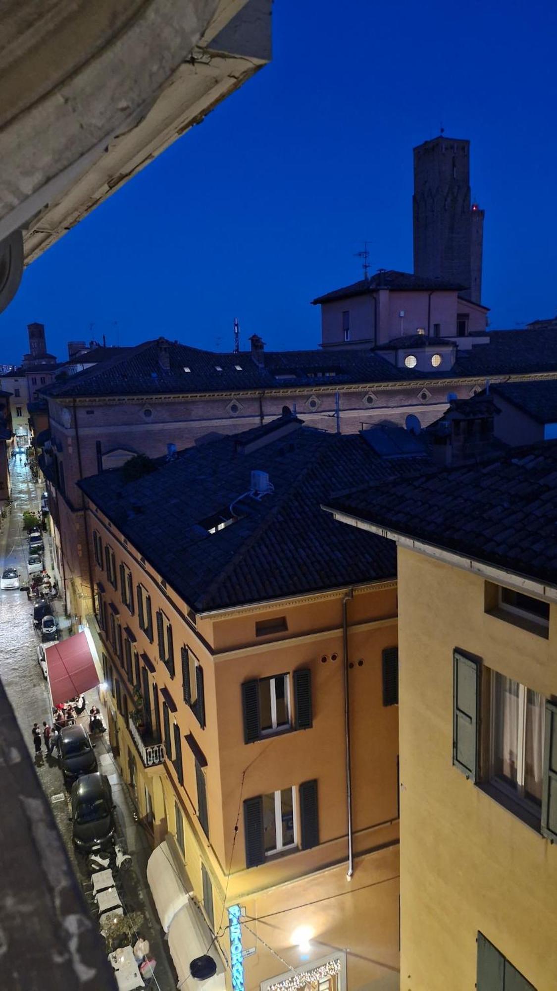 Appartement Monolocale Sui Tetti Di Bologna - Via Indipendenza Extérieur photo